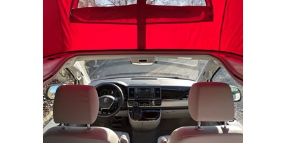 Anbieter - Fahrzeugarten: Mietfahrzeuge - Lüchingen - Fahrerraum von niio rent's VW Bus Red ABT - niio rent