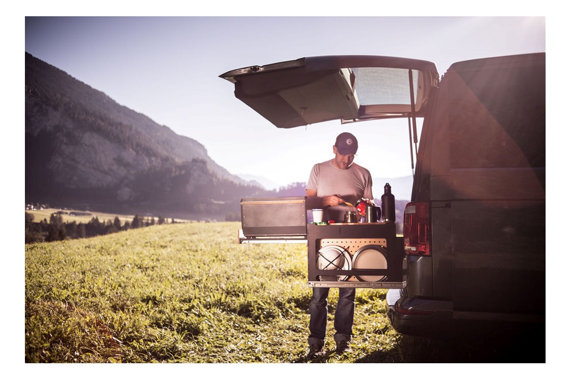 Camper: Die kompakte, exklusive Hecküche für deinen VW California, welche dein Alltags-Fahrzeug zum Reisemobil macht, wenn du es brauchst.


 - VAYA PRODUCTS