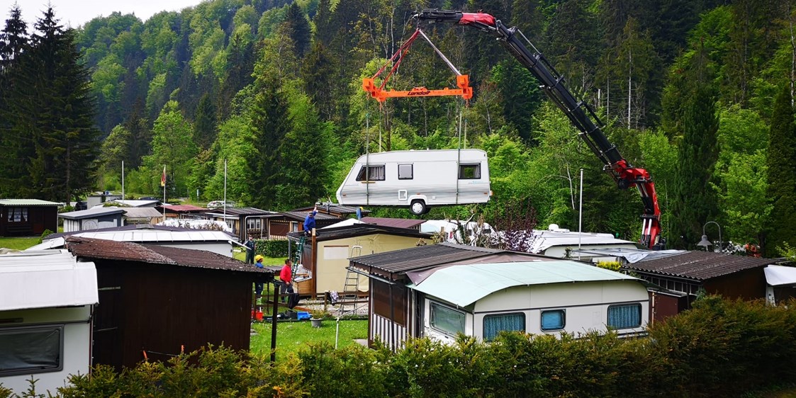 Wohnmobile: Individuelle Lösungen auf Campingplätzen.
Nichts ist unmöglich. - Allround-Express HTH