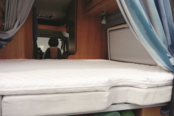 Wohnmobile: Matratze auf Mass im Camper mit Softtopper dazu.  - auf-mass GmbH